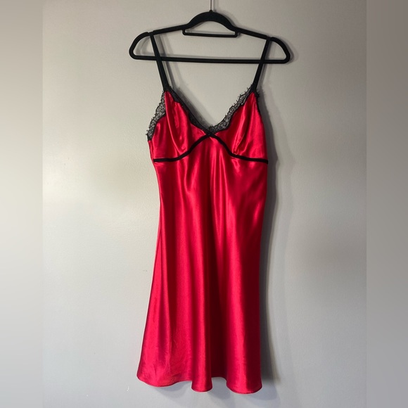 Cabernet Other - Cabernet Red Satin L Nightgown 
Négligée Slip Dress 
Black Eyelash Lace Trim